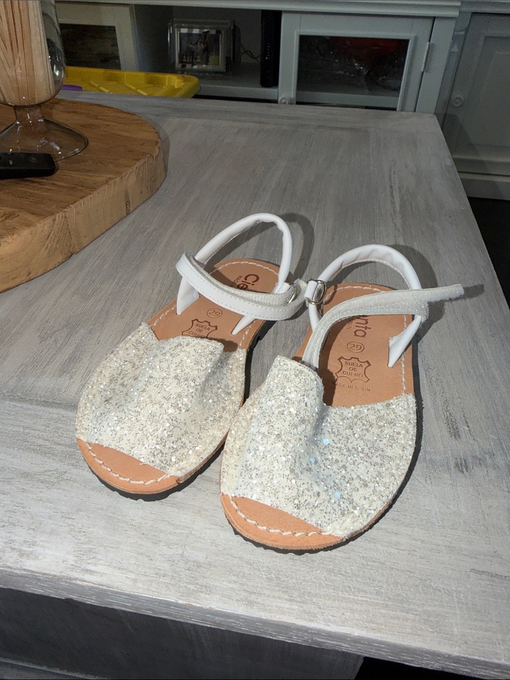 Cienta White Glitter Girls' Ankle-Strap Sandals